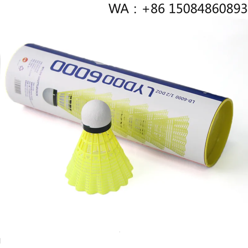 ريشة بادمنتون تدريبية من الدرج - مراجعة Nylon Shuttlecock 12 وسعره