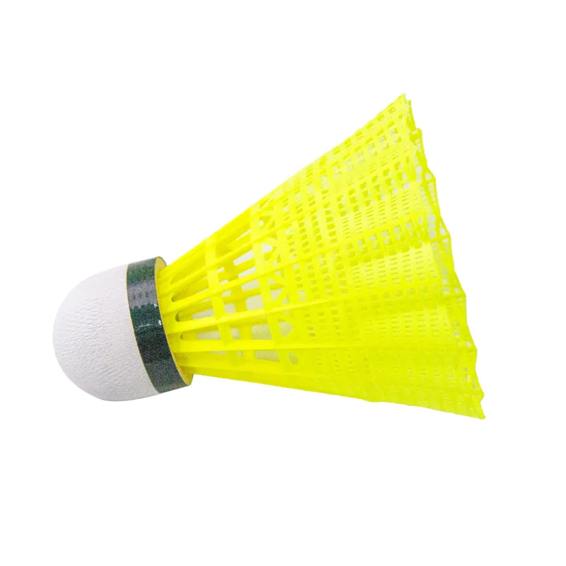 ريشة بادمنتون تدريبية من الدرج - مراجعة Nylon Shuttlecock 12 وسعره
